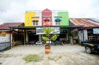 Bangunan OYO 90587 Domen Homestay Syariah