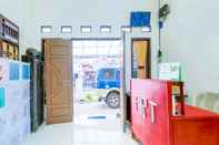 Lobby OYO 90595 Ferezsa Kost Syariah