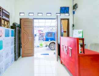 Lobby 2 OYO 90595 Ferezsa Kost Syariah