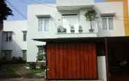 Luar Bangunan 2 SPOT ON 90599 Wortel Residence