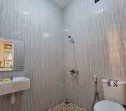In-room Bathroom 5 Villa Kota Bunga Victorian AA3-9 Puncak by Nimmala