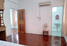 Bedroom 4 OYO Homes 90310 E Homestay Permai Timur