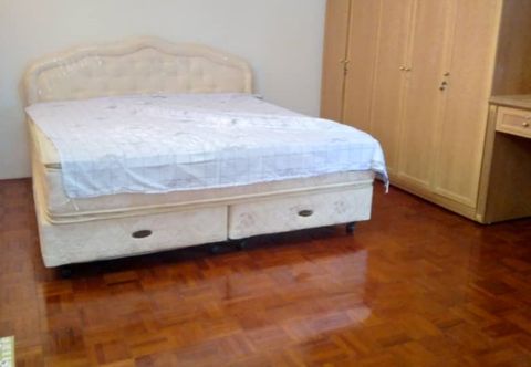 Bedroom OYO Homes 90310 E Homestay Permai Timur