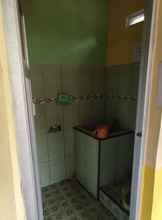 Toilet Kamar 4 Hallonetto Homestay