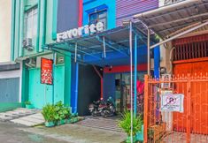 Exterior 4 OYO 90856 Wisma Favorite Makassar Near Benteng Rotterdam