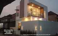 Luar Bangunan 6 White House Villa Batu