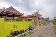 Exterior OYO 90602 Guest House Marisa Syariah