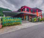 Bangunan 2 OYO 90506 Bunga Sonsang Homestay Syariah