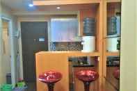 Bar, Cafe and Lounge The Suites Metro Apartment by Amanah