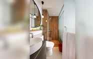 In-room Bathroom 6 Daun Residence - Menteng