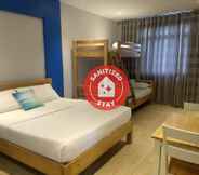 Kamar Tidur 4 OYO 816 Octowaves Hotel