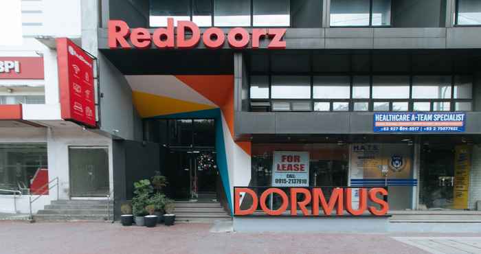 Luar Bangunan RedDoorz Hostel @ Dormus España