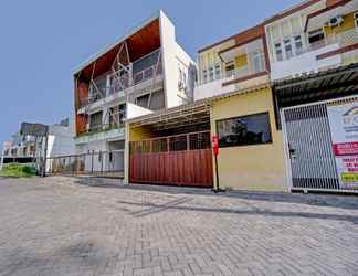 Exterior 2 OYO 90610 De Living Syariah