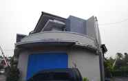 Luar Bangunan 3 OYO 90614 Spring Homestay