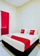 BEDROOM OYO 90623 Sengkaling Indah Family Guest House