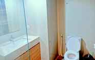 In-room Bathroom 7 Apartemen The H Residence by Bonzela Property