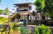 Bên ngoài 6 OYO 90633 Graha Dirham Homestay