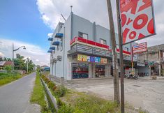 Luar Bangunan 3 OYO 90637 Rumah Ni Karo