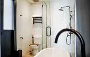 Toilet Kamar 3 GAIA Hotel Ternate