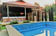 Kolam Renang 2 OYO Home 90332 Jentayu Homestay Pontian