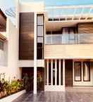 EXTERIOR_BUILDING Platinum Setrasari Guest House Bandung with Private Pool 5BR