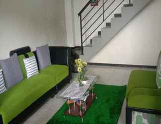 ล็อบบี้ 2 SPOT ON 90639 Tresno Syariah Homestay