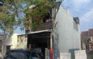 Exterior 3 SPOT ON 90639 Tresno Syariah Homestay