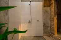 In-room Bathroom Puri Sadewa  Balangan