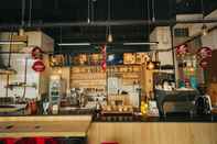 Bar, Cafe and Lounge Tamansari Mahogany Apartemen By 7RM