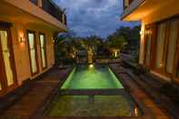 Swimming Pool Mandox Villa Bali