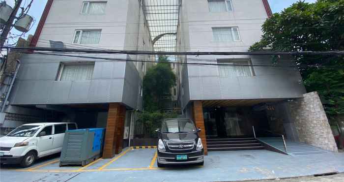 Exterior Guijo Suites Makati - Vaccinated Staff