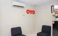 Lobi 2 OYO 90338 Prima Saujana Budget Hotel