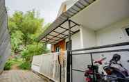 Exterior 3 SPOT ON 90686 Griyapram Backpacker Syariah