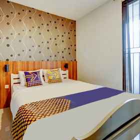 SPOT ON 90686 Griyapram Backpacker Syariah 1, Khách sạn Công viên Trunojoyo