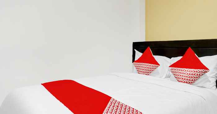 Bedroom Super OYO 90692 Point Hostel