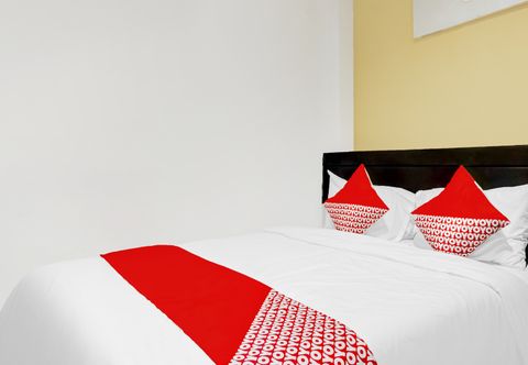 Bedroom Super OYO 90692 Point Hostel