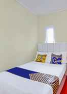 BEDROOM SPOT ON 90698 Delfi Homestay Syariah