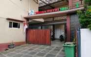 Luar Bangunan 4 OYO 90703 Wisma Ibu T