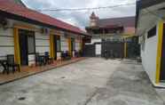 ภายนอกอาคาร 3 OYO 90699 Yellow White Guesthouse Palu