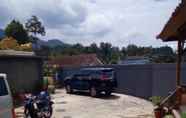 Bangunan 4 OYO 90700 Villa Deris