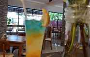 Quầy bar, cafe và phòng lounge 7 Sunnyday Inn Merauke