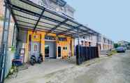 Luar Bangunan 4 OYO 90683 Teratai Homestay