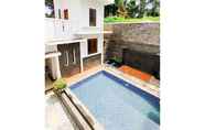 สระว่ายน้ำ 6  Villa Keluarga Thea Home Bandung