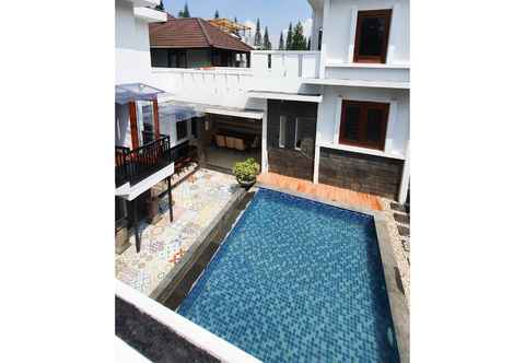 Swimming Pool  Villa Keluarga Thea Home Bandung