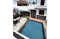 Swimming Pool  Villa Keluarga Thea Home Bandung