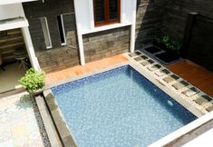 Kolam Renang 3  Villa Keluarga Thea Home Bandung