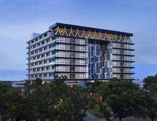 Bên ngoài 2 Hotel Santika Premiere Padang