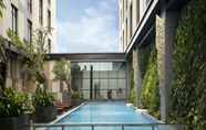 Swimming Pool 3 Hotel Santika Premiere Padang