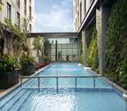 Swimming Pool 3 Hotel Santika Premiere Padang