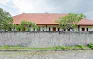 Luar Bangunan 6 OYO 90711 Blembong Homestay